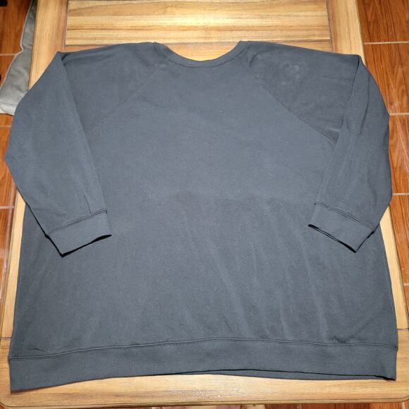 Torrid LS Black Christmas Sweatshirt Sequin Pug - Size 5 NWT - Picture 3 of 7